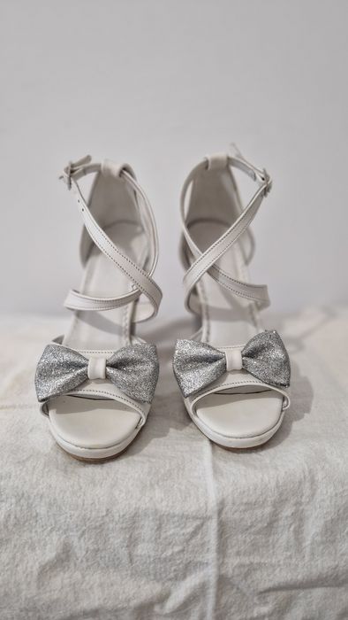 Sandale albe pentru mireasă