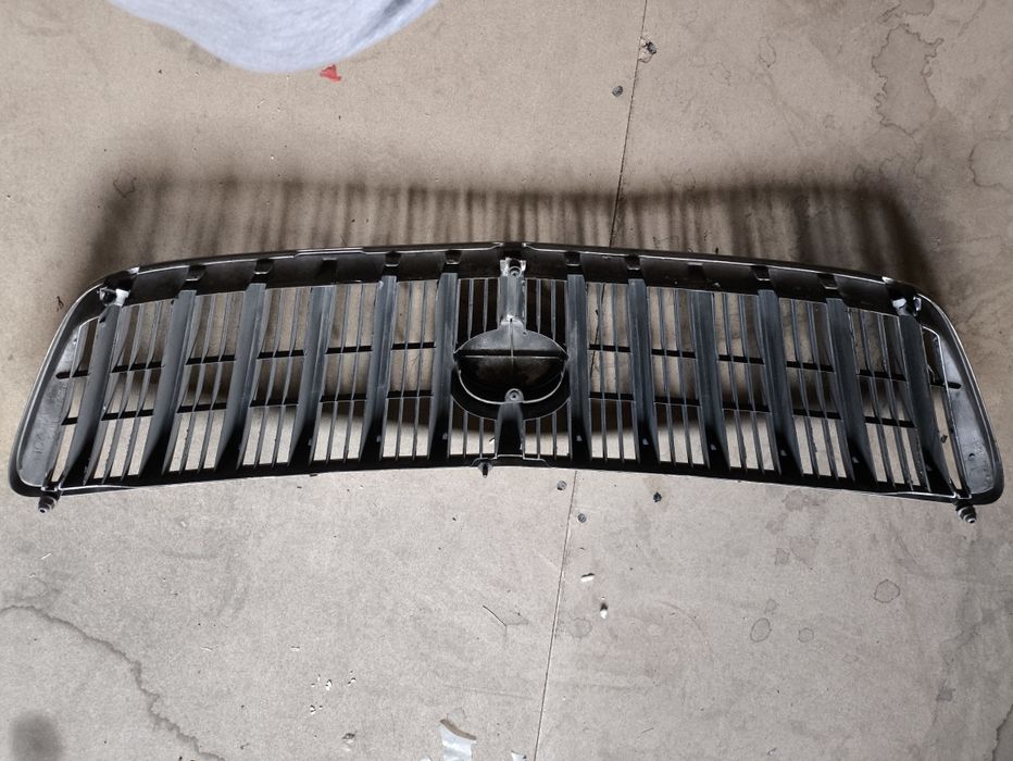 Решетка капота Toyota Harrier