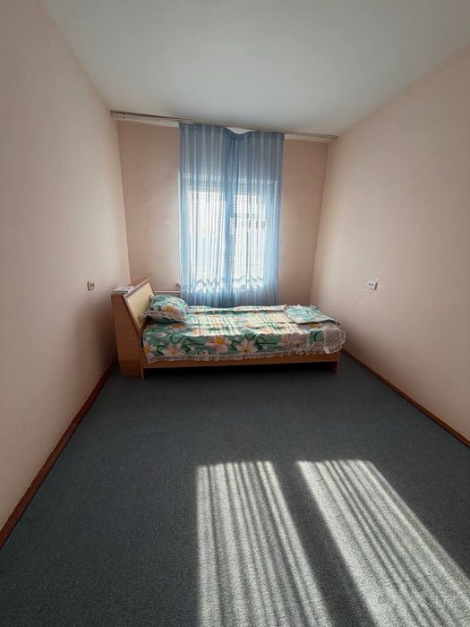 4 каватли домнинг 4 каватида 3 хонали квартира ижарага берилади