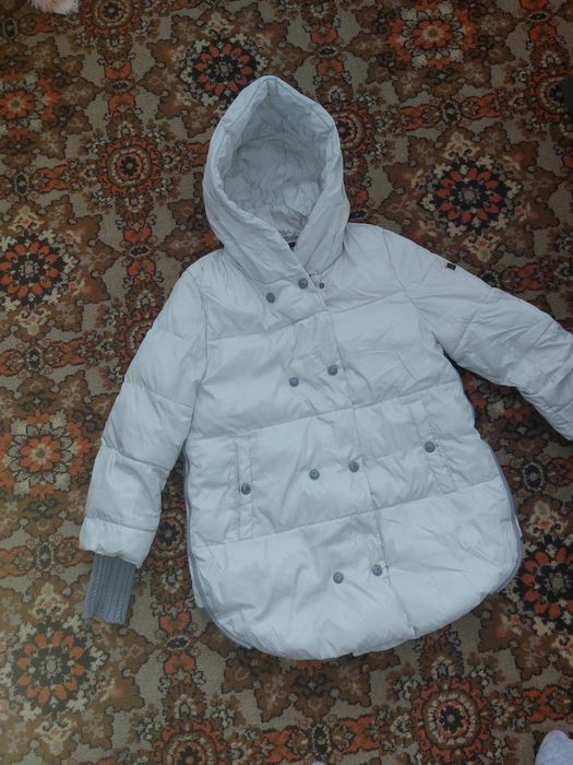 Продам куртку. Носила сезон.