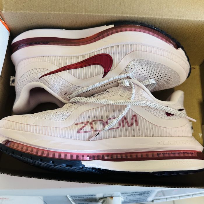 Маратонки Nike!Нови