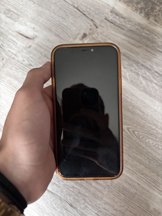 Vand iphone 11 pro telefon merge dar ii trebuie disply nou