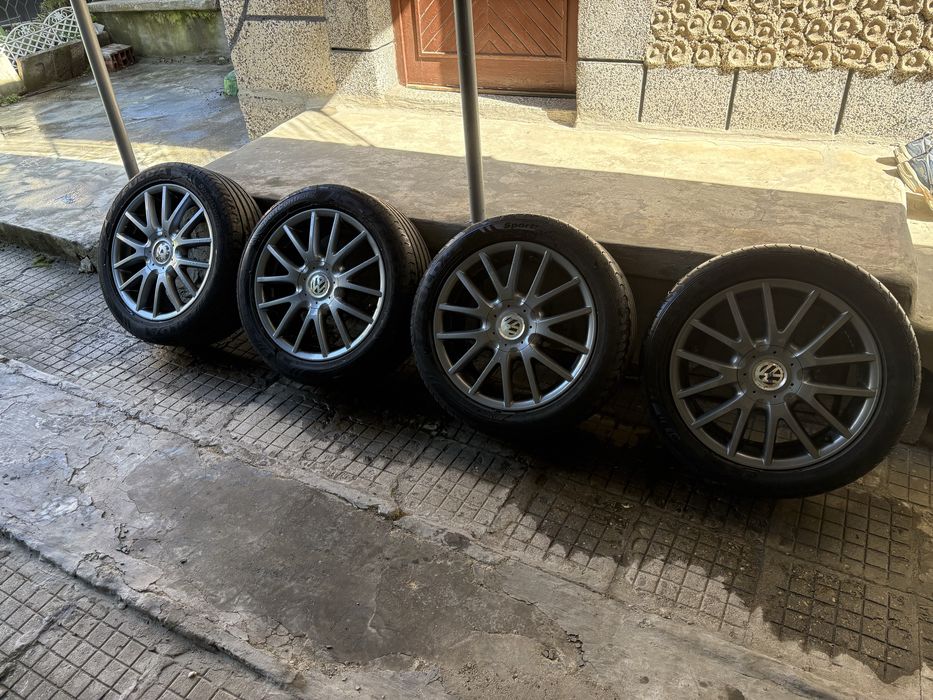 Продавам комплект алуминиеви джанти с гуми.