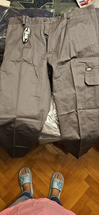 Echipament de lucru: pantaloni, hanorace, tricouri, bluze