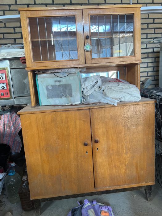 Срочно сервант сотилади