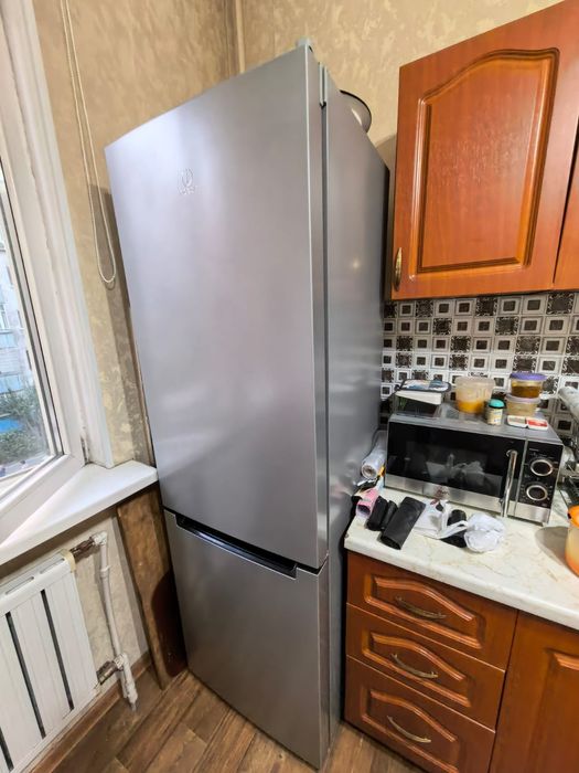Холодник indesit