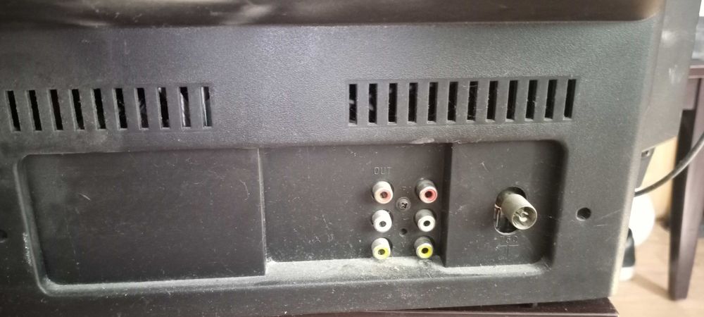 Продавам телевизор Senpo (Китай) 21 инча, всичко работи.