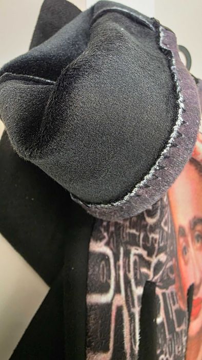 Mănuși damă touchscreen cu portret stil Frida Kahlo – negre, 23×8 cm
