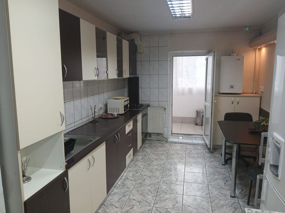 PF dau in chirie ap 3 camere Zorilor, str Pasteur