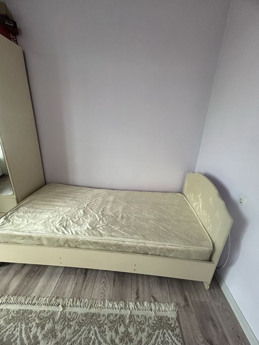 Продам угловые  шкафы и кровати