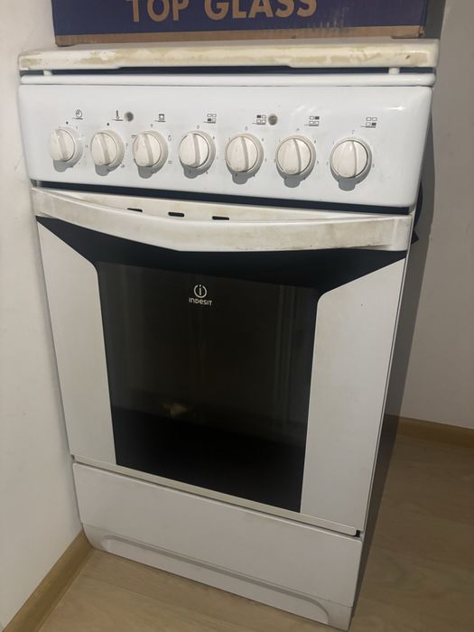 Продам плиту indesit