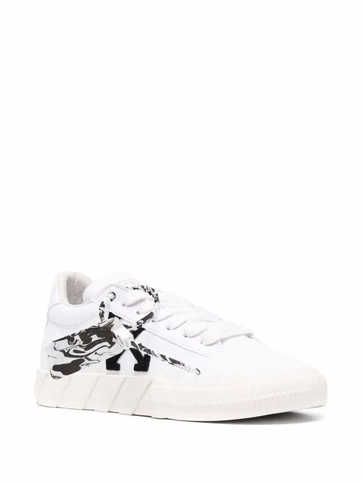 Off-White  Vulcanized low-top sneakers