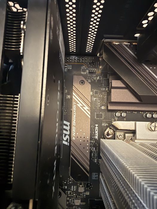 Vand Placă de bază MSI B650 GAMING PLUS WIFI (MS-7E26)