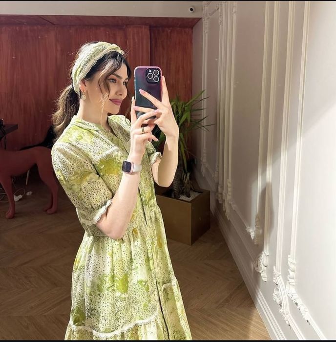 Кружевное платье зелёного цвета