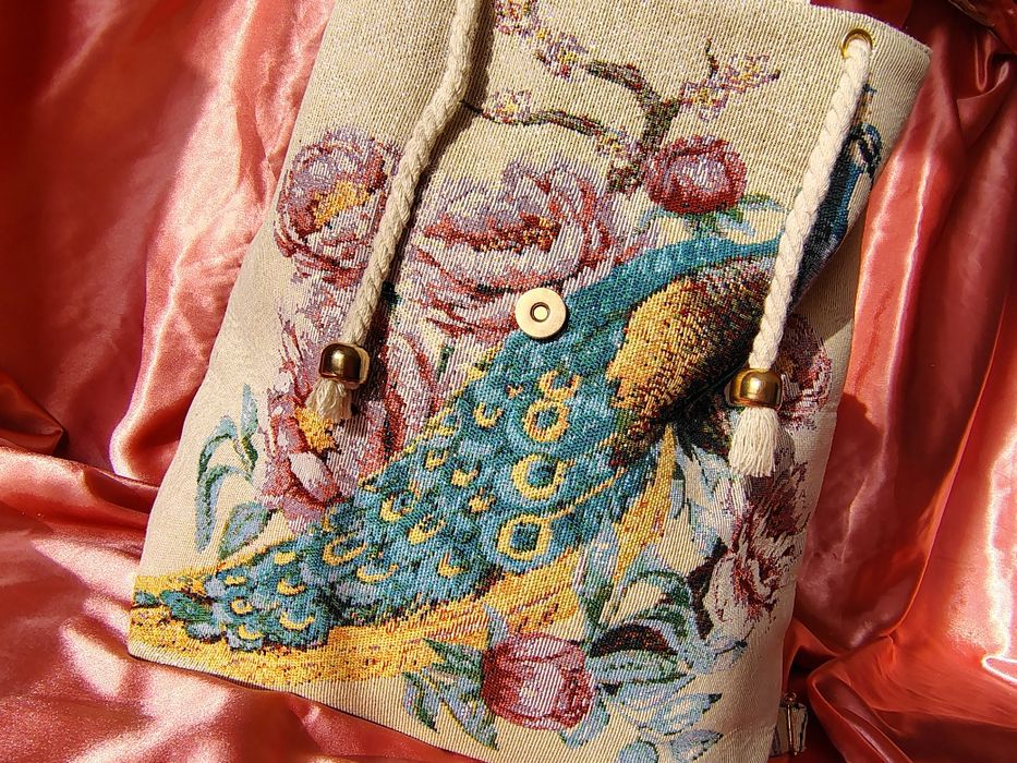 Ghiozdan brodat cu flori, nou