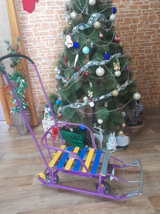 Продам срочно детские саночки.