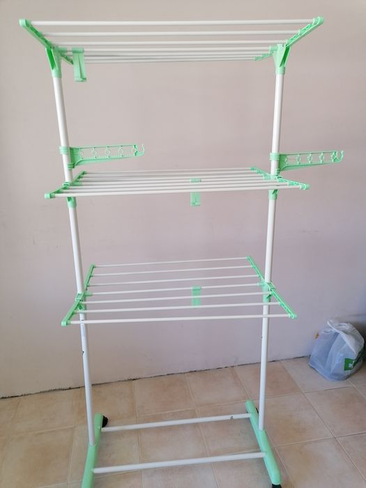 Сушилка за дрехи на колела