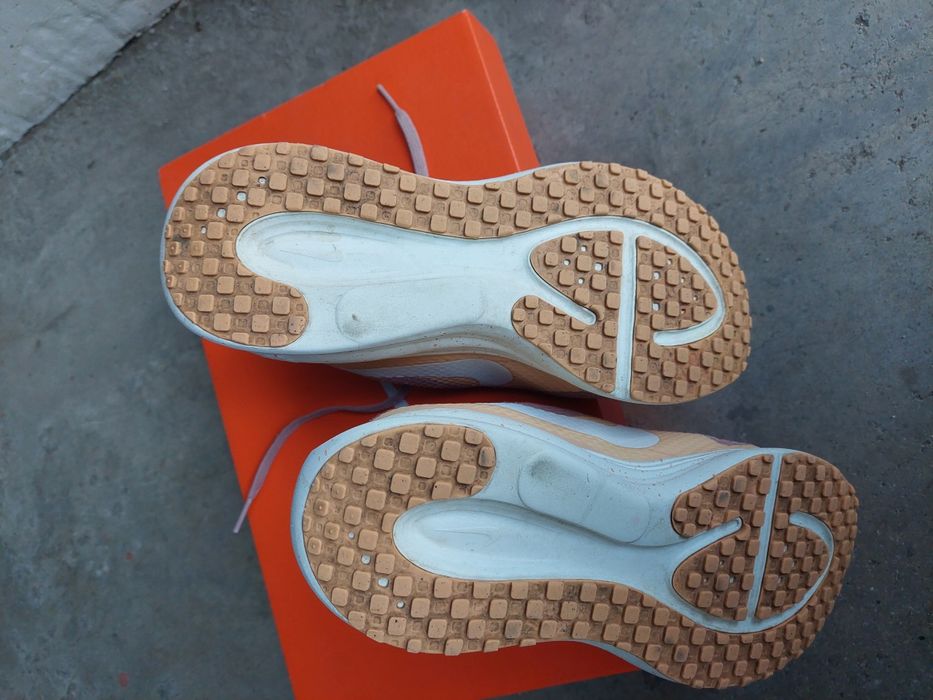 Маратонки за момиче Nike Revolution 8