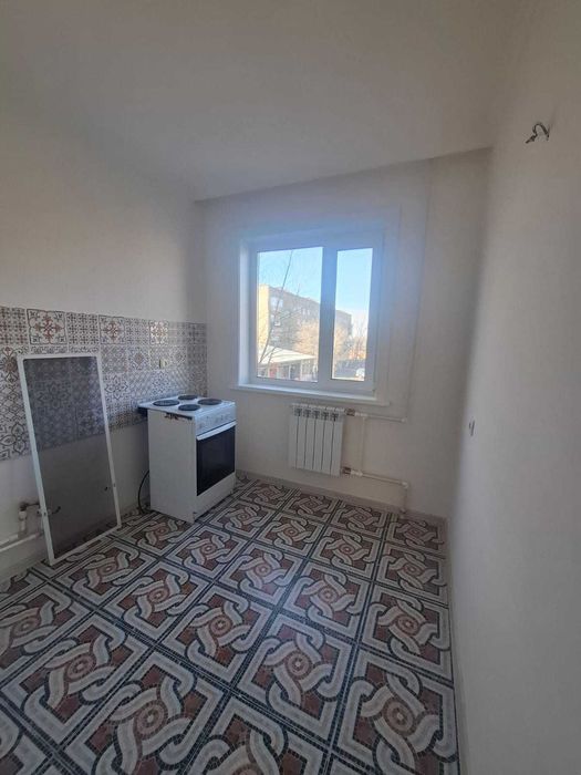 продам трехкомнатную квартиру