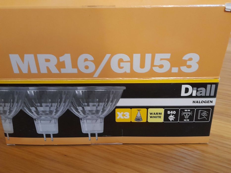 Becuri halogen - set de 4 bucati.