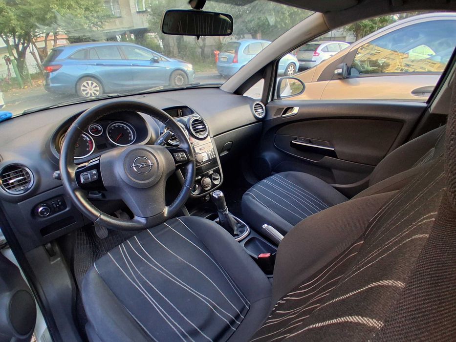 Продавам Opel Corsa 2010, бензин