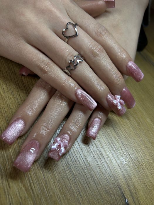 Модели на маникюр и брови