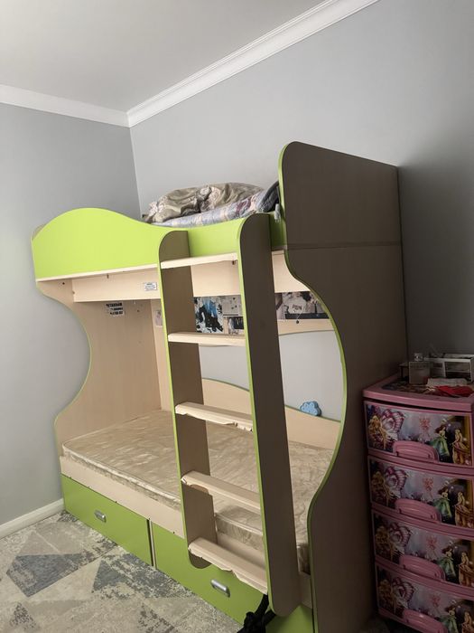 Продам  двухэтажную кровать