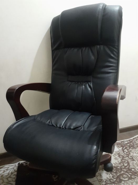 Кресло сотилади.