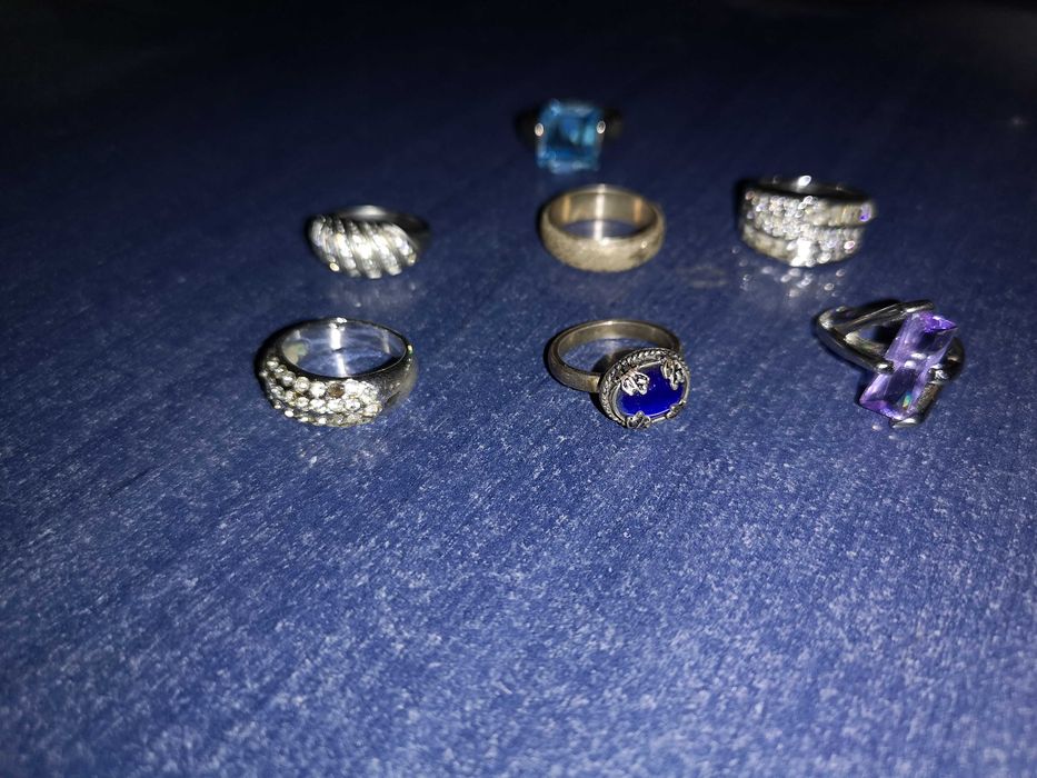 лот пръстени (няма златни или сребърни)