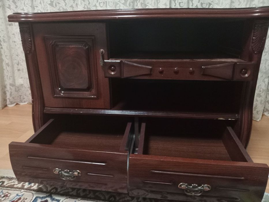Тумба под телевизор Б/у , самовывоз, 15к