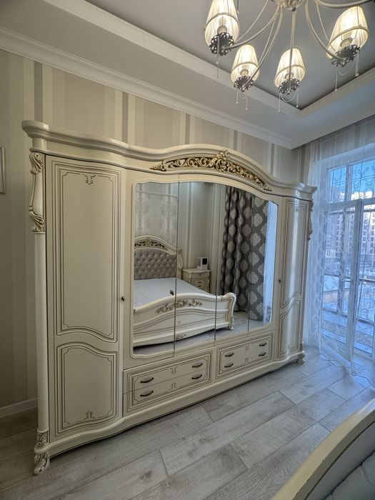 Продам спальный гарнитур