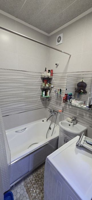 Продаётся 3х комн кварт 1 этаж на Бий метро на Б