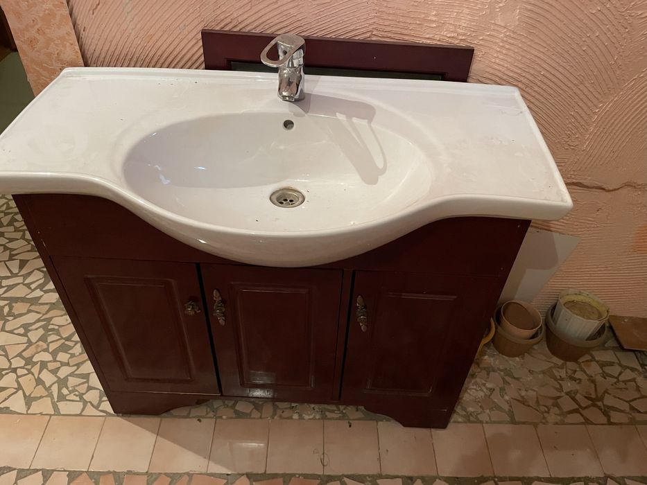 Продам Диваны Витринный шкафы, Кресло