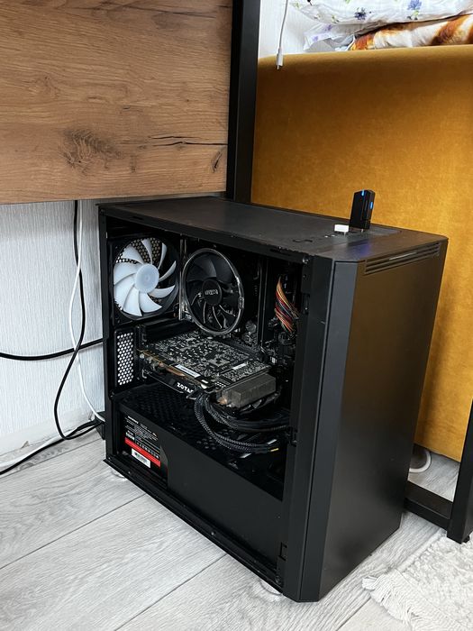 игровой компьютер с полной гарнитурой