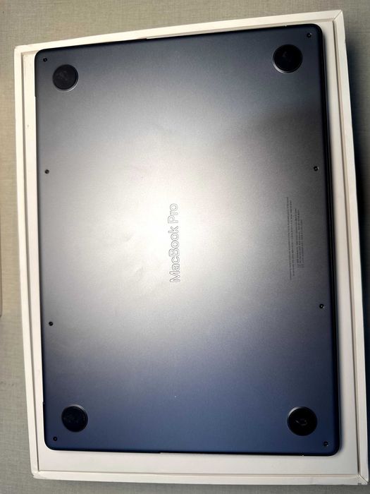 MacBook Pro  2022 14-Inch 16/512