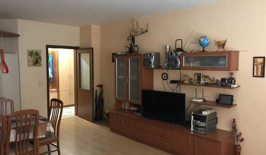Дава се под наем Двустаен апартамент в Бургас, Славейков - 79 кв.м за 230 € - Снимка #2
