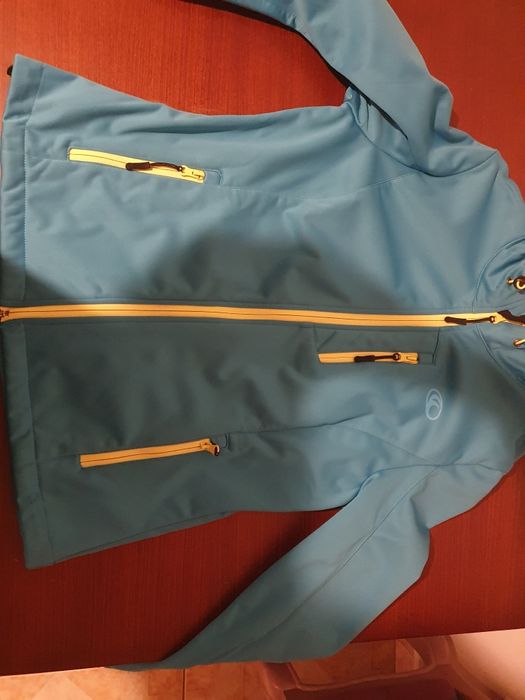 Geaca sport , stare foarte bună.