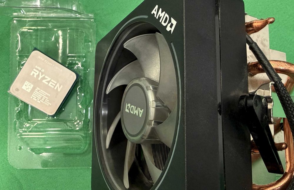 Procesor AMD Ryzen 7 3800X + Cooler Wraith Prism – Utilizat