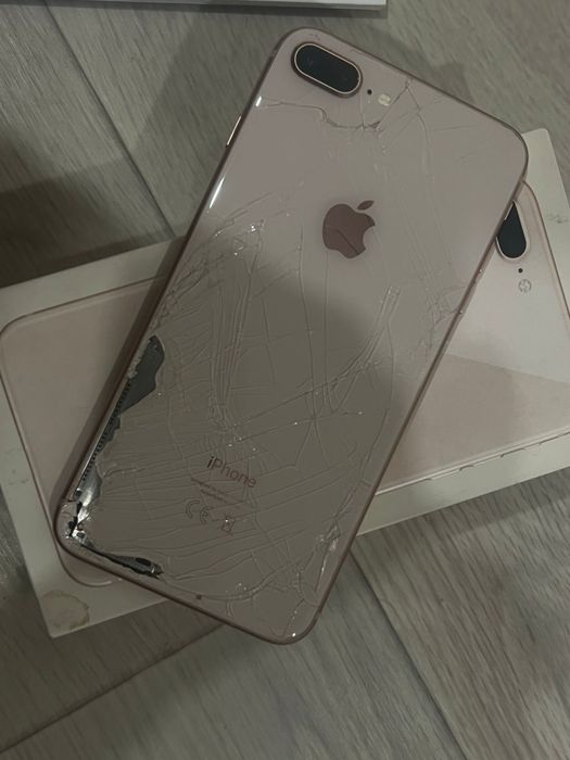 Продам айфон 8+ на 64 гига