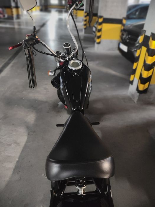 Motocicleta electrica tip chopper