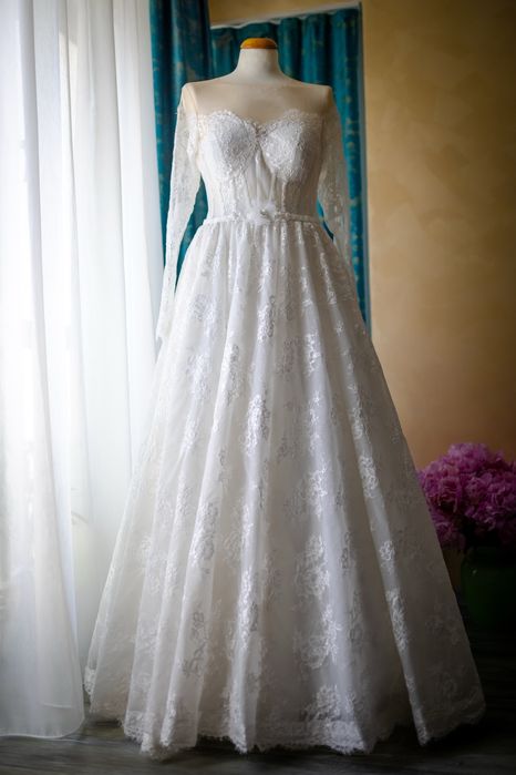 Rochie de mireasa din dantela cu corset