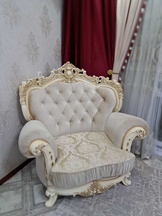 Продам  кресло элегантного дизайна