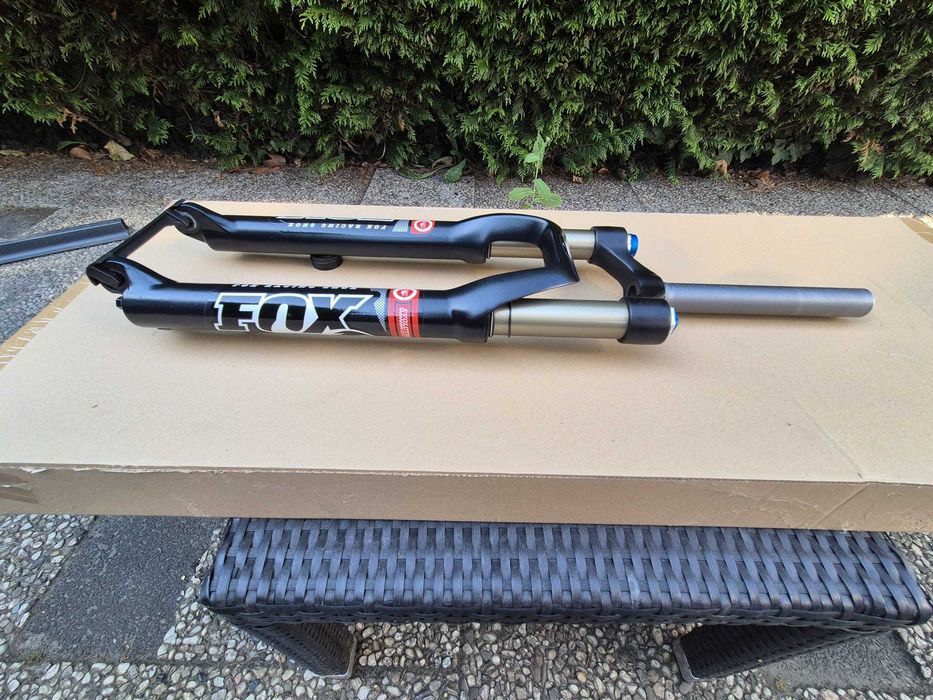 Furca Fox Racing Shox, 26 inch, pe aer, reglabila, blocabila, rebound