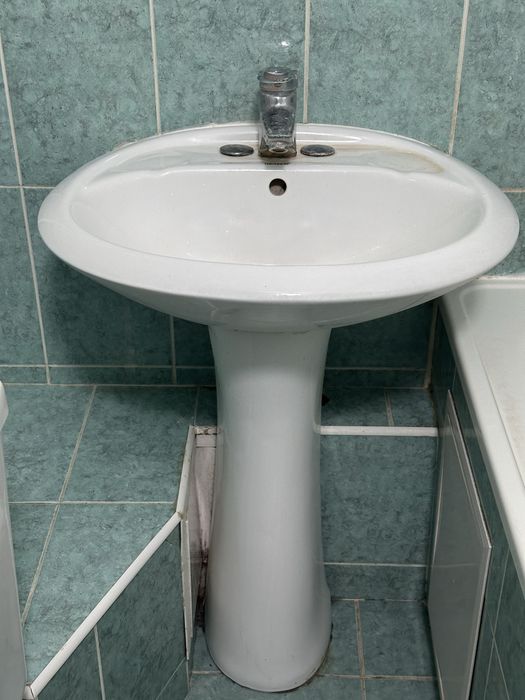 Продам раковину б/у со смесителем