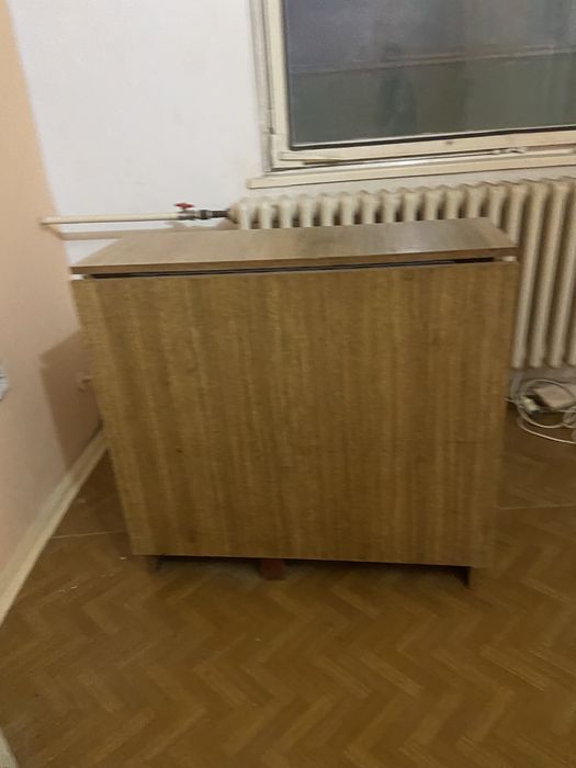 Стол книжка в хорошем состояний.