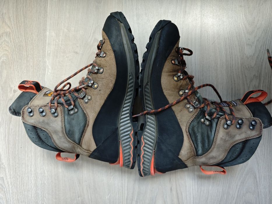 Продавам  зимни туристически обувки Alpina Nuptse