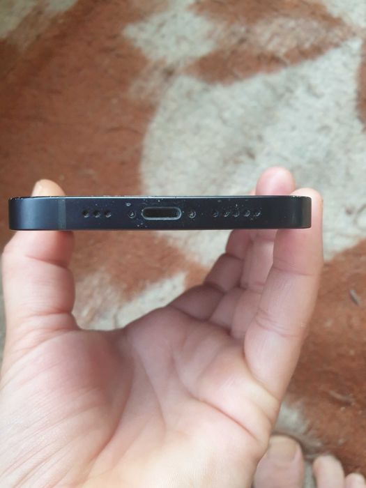 Продавам Iphone 12 64 GB