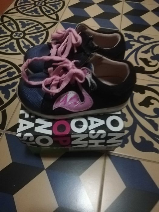 Кроссовки на девочку