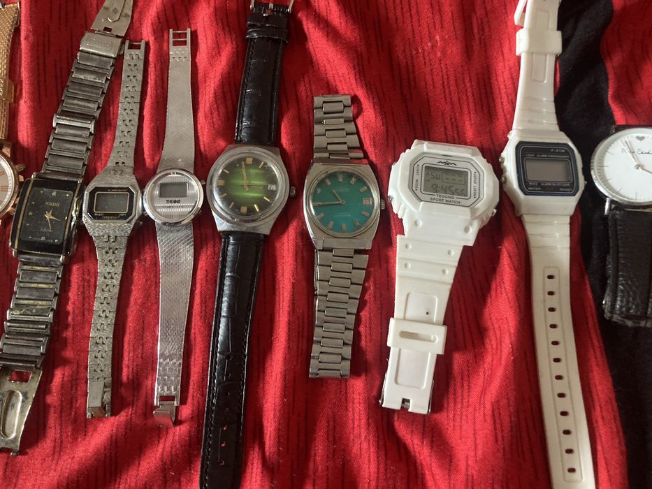 Ceasuri  diverse modele  vand sau schimb