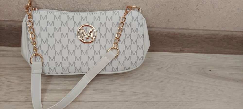 Стильная мини сумочка белая